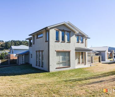 SUBSTANTIAL FAMILY HOME - Photo 4