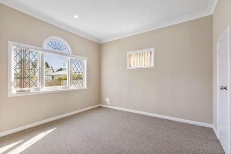 3 Bedroom House with Carparking space - Photo 5