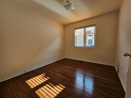 For Lease - 19 Voysey Way, Markham, Ontario - Photo 2