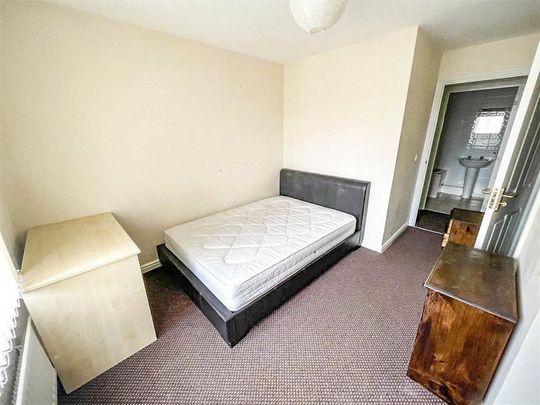 4 bedroom terraced house to rent - Photo 1