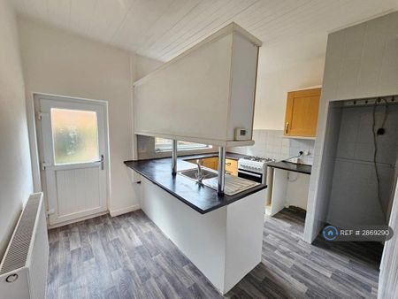 2 bedroom terraced house to rent - Photo 4