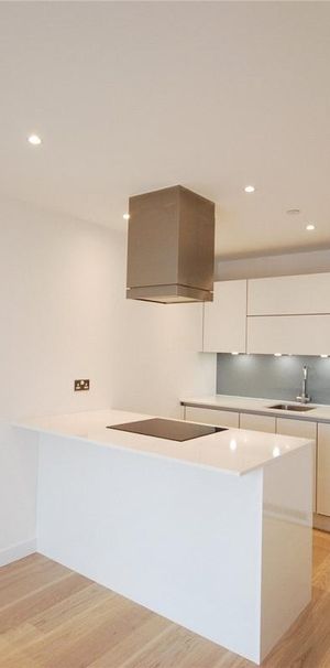 1 Bed Flat, Horizons Tower, E14 - Photo 1