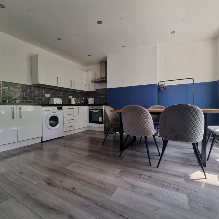 3 bedroom terraced house to rent - Photo 1