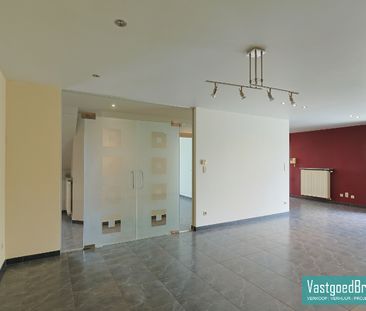 Instapklaar appartement met 3 slaapkamers en terras in hartje Zwalm - Photo 1