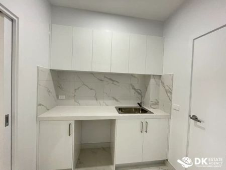 “Stunning Townhouse in Albion” - Photo 4