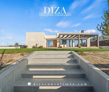 2 bedroom luxury Villa for rent in Majadahonda, Autonomous Region o... - Photo 2