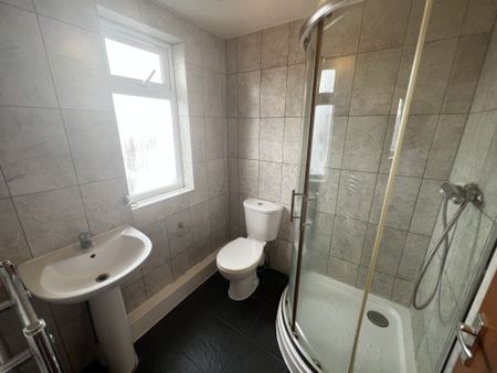 4 Herbert Road, Greater London, UB1 - Photo 4