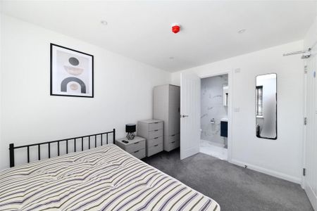 1 bedroom in a house share to rent - Photo 3