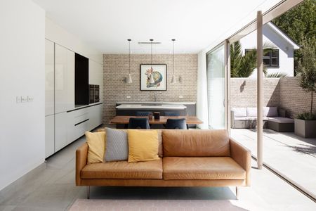 3 Bed Detached House, Morris Gardens, SW18 - Photo 4