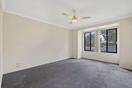 Large Home in Quiet Estate - Photo 5