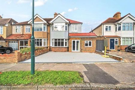 Farm Way, Worcester, KT4 - Photo 2