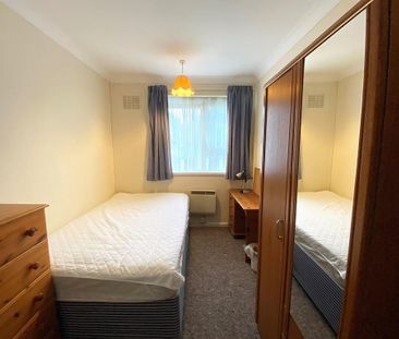 3 bedroom flat to rent - Photo 4