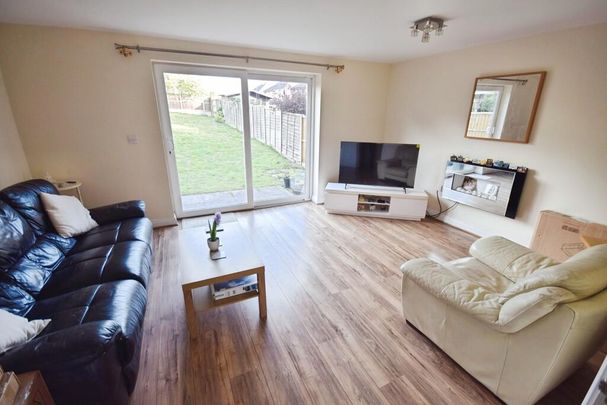 3 bedroom mews to rent - Photo 1