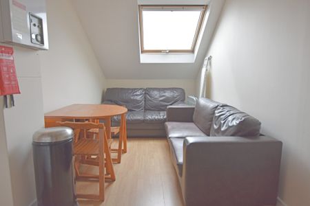 3 Bedroom Flat - Photo 4