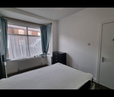 7 Bed Detached House, High Town Road, LU2 - Photo 2