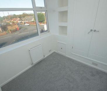 3 bedroom flat to rent - Photo 2