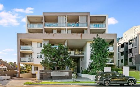 Wentworthville Gem&colon; Modern Living&comma; Prime Location - Photo 3