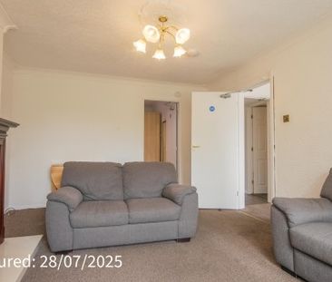 37 Eastfield Crescent - Photo 2