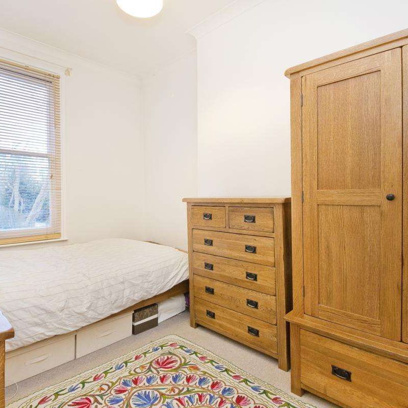 A large two double bedroom apartment situated on the first floor of a period conversion just moments from Caledonian Road station. - Photo 1