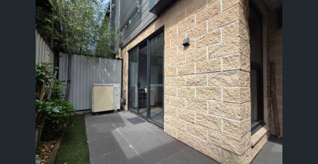 Stylish and convenient living in the heart of Coburg - Photo 5