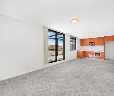 Exceptional Entertaining Space | Prime Location - Photo 5