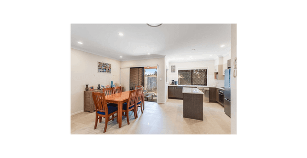 Spacious Townhouse in a Peaceful Cul-de-Sac - Photo 1