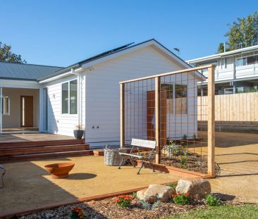 Coastal Luxury with Lighthouse Views & Self-Contained Studio - Photo 1