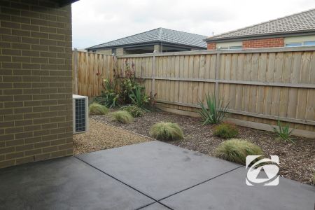 PERFECT FAMILY HOME IN PRIME LOCATION - Photo 2