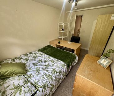 6 bedroom house to rent - Photo 4