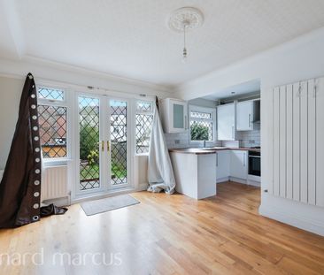 South Drive, Coulsdon - Photo 1