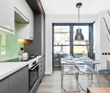 2 bedroom semi-detached house to rent - Photo 4