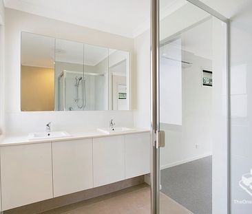 3 bedroom 2 level townhouse - Photo 6
