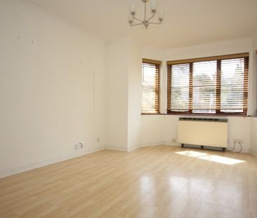 Claremont Avenue, Woking - Photo 1