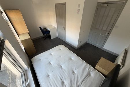 Essex Street - Photo 2