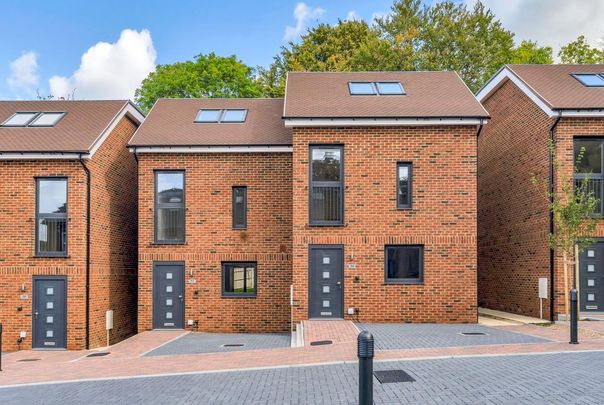 4 bedroom semi-detached house to rent - Photo 1