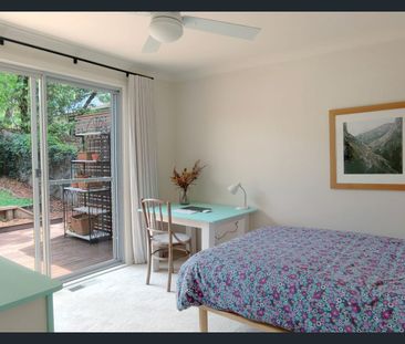 Beautifully Maintained 2-Bedroom Cottage with Treetop Views - Photo 3