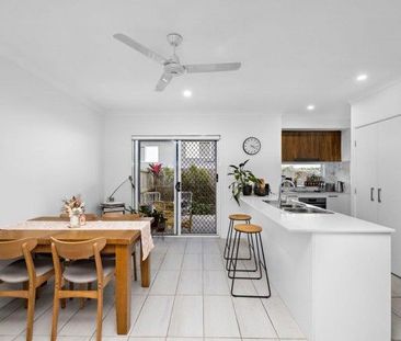 Modern Comfort & Lifestyle - 5 Years Young Townhouse in Prime Thorn... - Photo 4