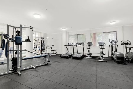 2 Bedrooms, Double Lock Up Garage & Huge Storage Area - Photo 3