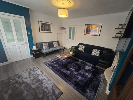 3 Bed Semi-Detached House, Manchester, M11 - Photo 2