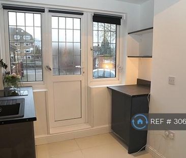 1 bedroom in a house share to rent - Photo 4