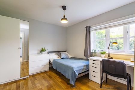 5 bedroom semi-detached house to rent - Photo 3