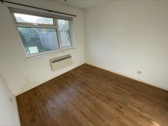 2 bedroom bungalow to rent Repton Close, Luton, LU3 - Photo 1