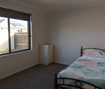 Spacious 3 bedroom home in convenient location - Photo 4