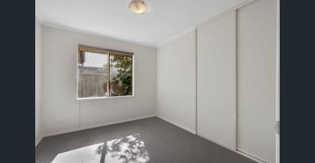 Comfortable Living in a Quiet Setting - Photo 5