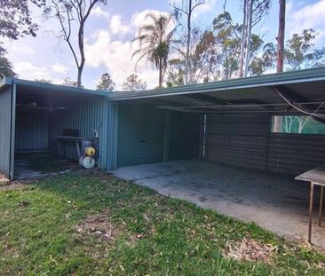 Shared acreage home- Room rent only - Photo 5