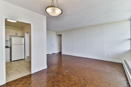 1 Bedroom - Photo 2