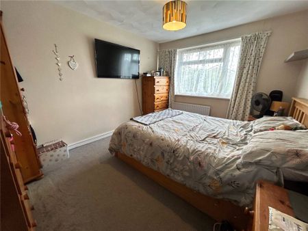 3 Bedroom House - Cunningham Avenue, Bishops Waltham - Photo 2