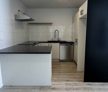 Spacious 4-Bedroom Townhouse in Bush Setting - Photo 2