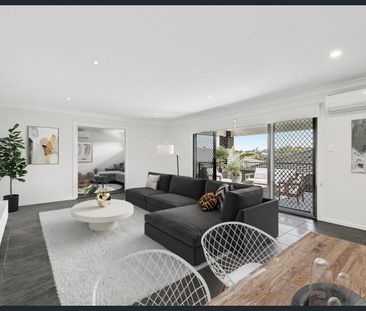 Modern Family Living in Bolwarra - Photo 1