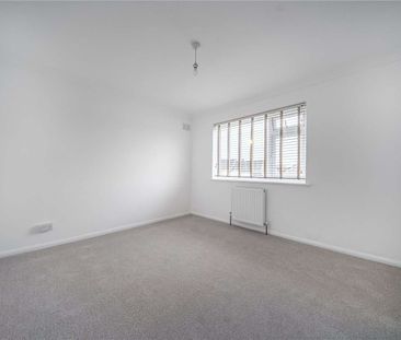 A charming and Spacious two-bedroom bungalow in a quiet, residentia... - Photo 3